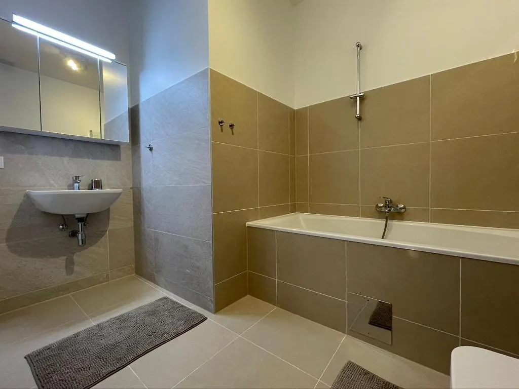 Apartments 4 You Red Star 8 Vienna 0*,