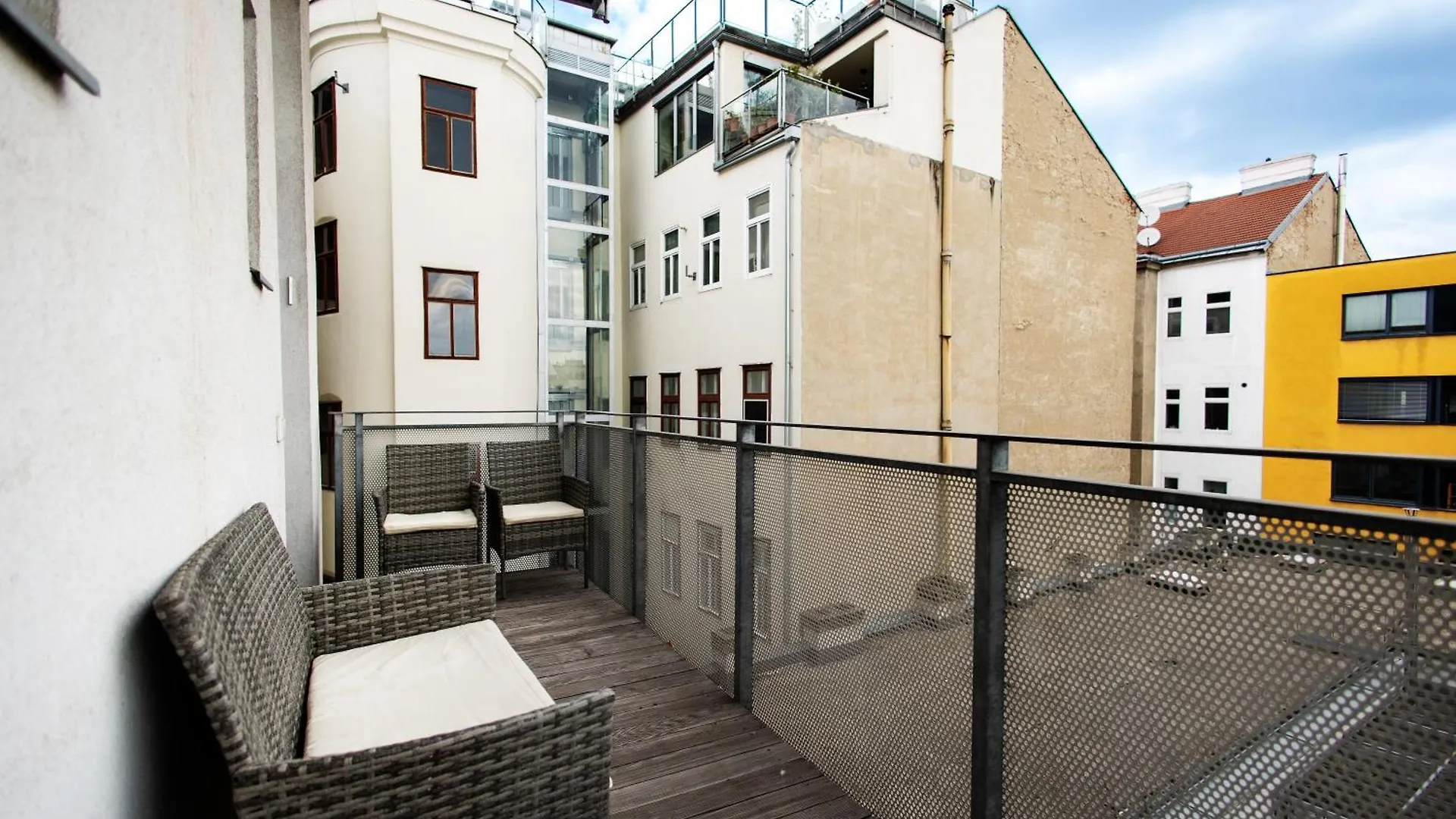 Apartments 4 You Red Star 8 Vienna 0*,